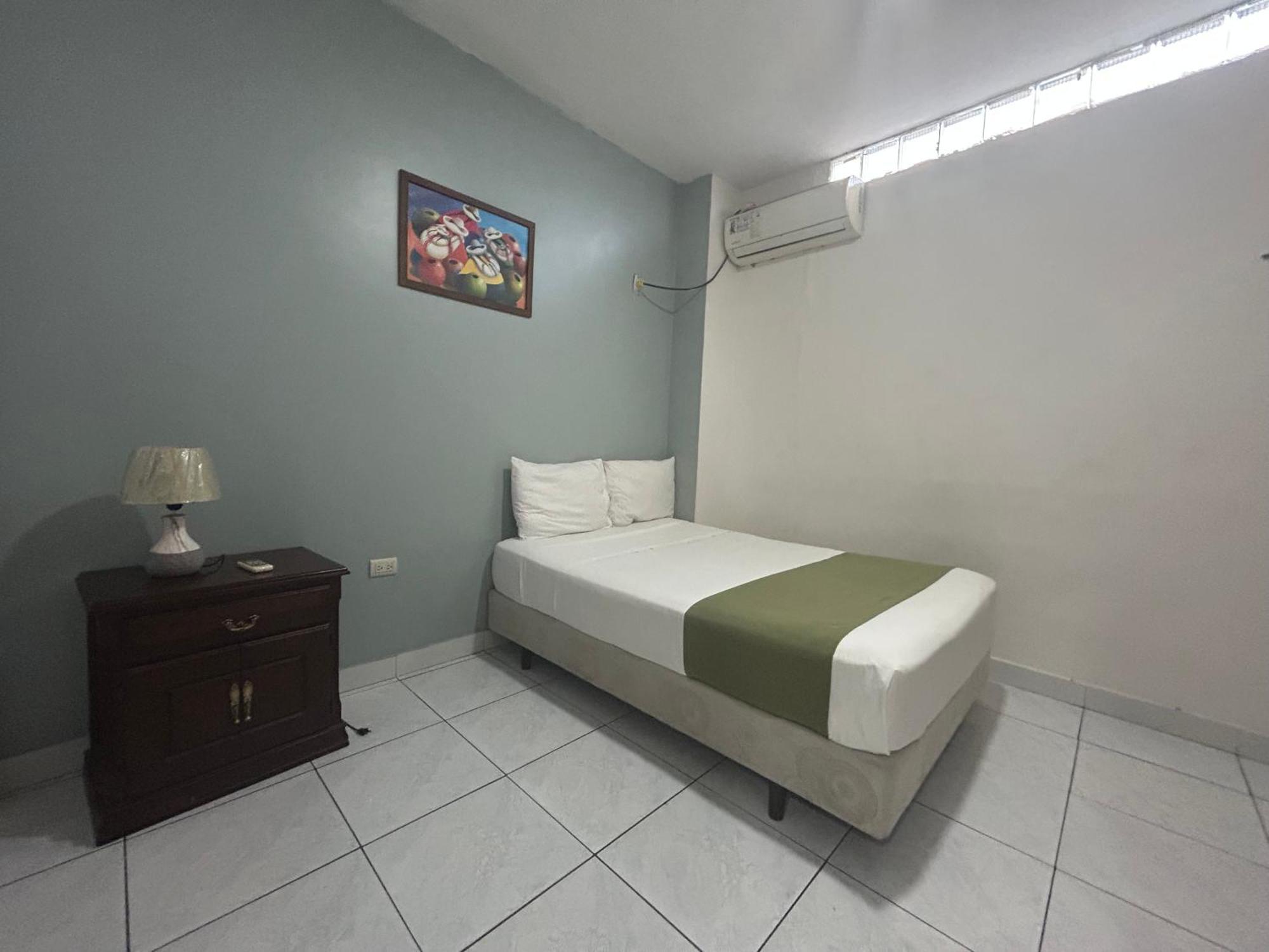 Departamentos De 2 Y 3 Habitaciones En El Centro De Манта Экстерьер фото